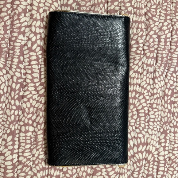 Lilly Pulitzer "Love Note" Lizard Clutch. Decorative Painted Elephant. - Picture 4 of 6